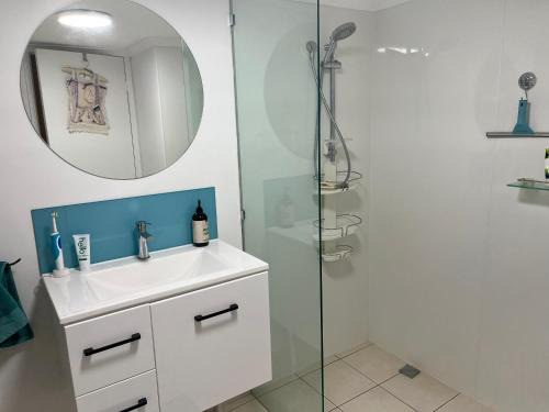 Torquay Apartment | Private and centrally located