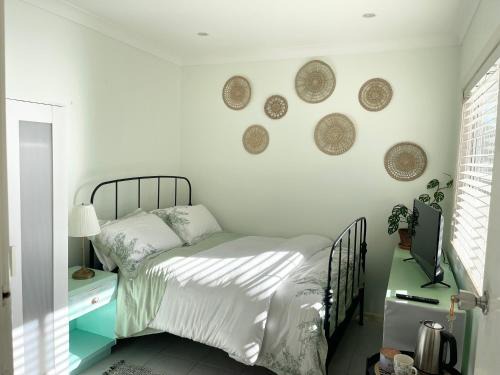 Marsfield House | Private bath garden view guest room pet friendly