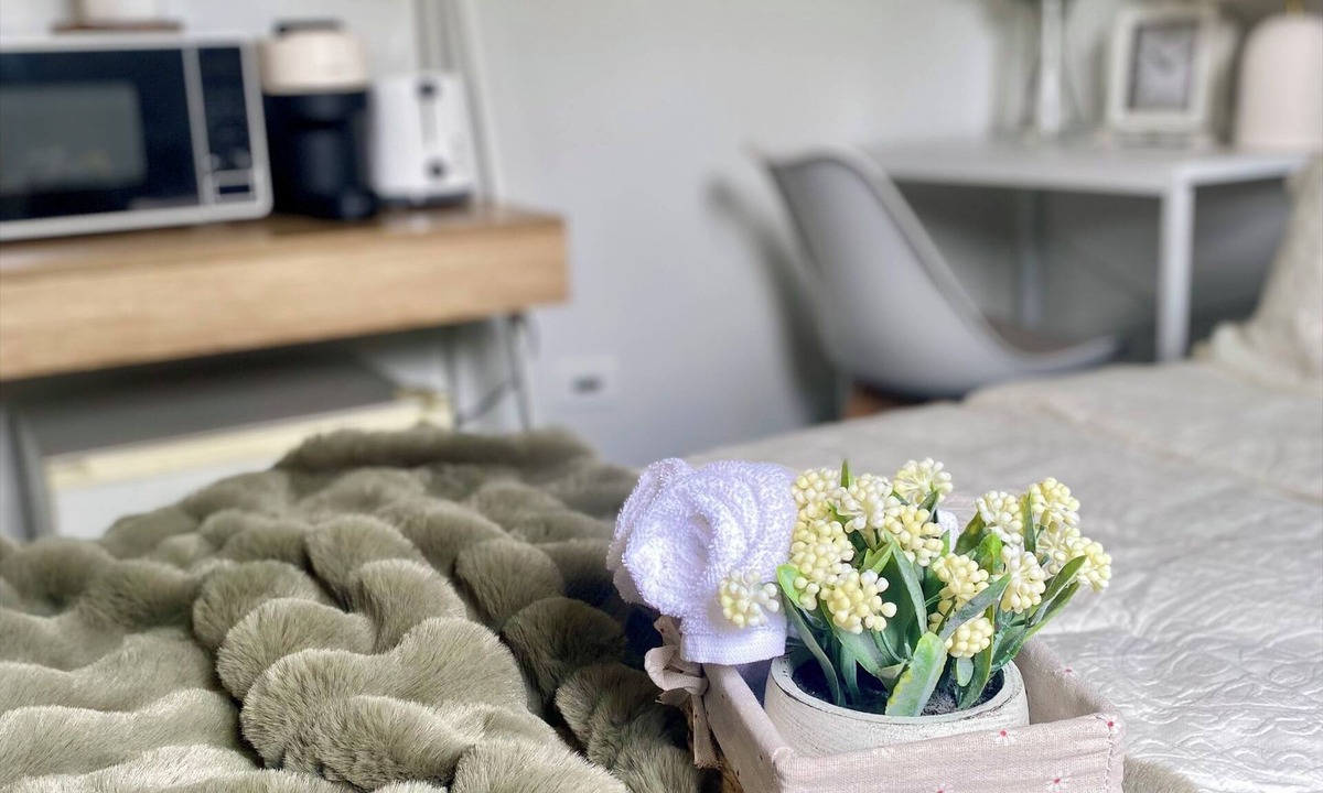 Mount Louisa Apartment | Private Guest Suite in Mt Louisa, 15 minutes Airport Access