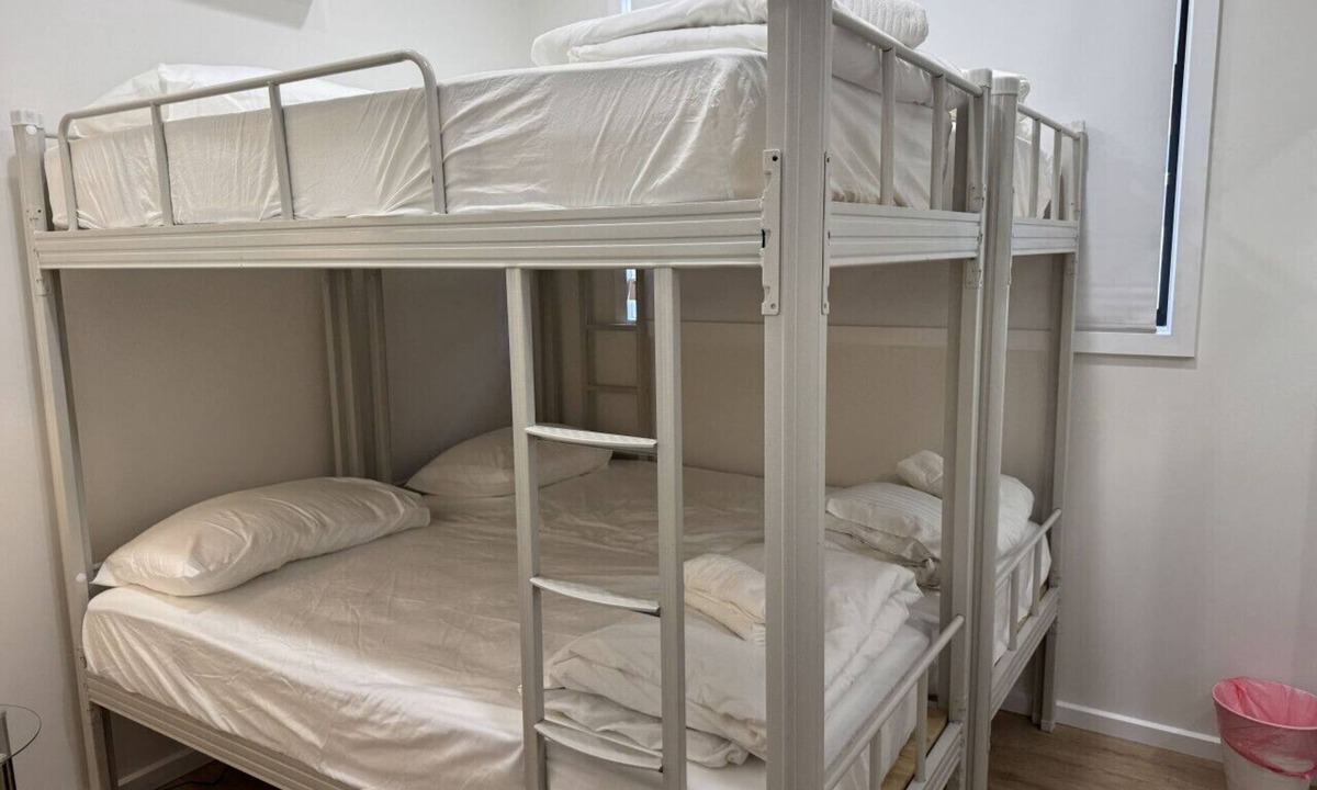 Menangle Park House | Private Modern Room | Sleeps 4 | Menangle Park