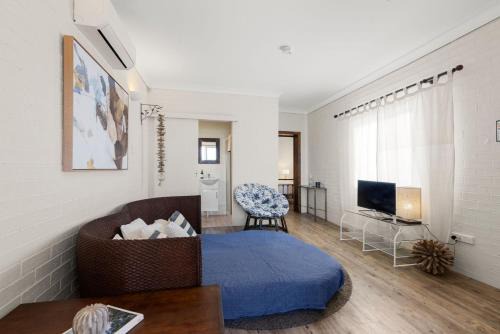 Callala Beach House | Quay's Cabin - Absolute Beachfront with Views