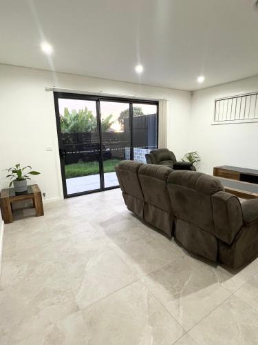 Guildford House | Queen Room in Modern House with Attached Bathroom - OR5