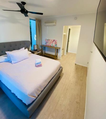 North Ward Apartment | Quiet and tropical 3 bedroom holiday unit within walking distance to the Strand and Stadium -non smoking property-
