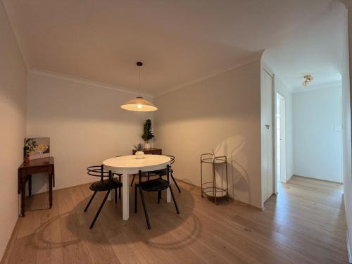 Chatswood Apartment | Quiet & Cozy 2BR Home in Chatswood with Parking