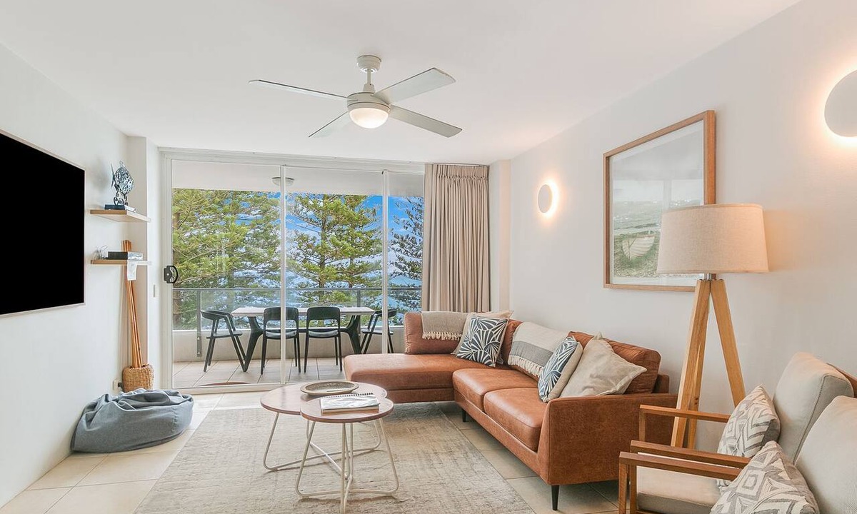 Coolangatta Apartment | Rainbow Pacific Unit 20- Lovely Beachfront unit in Rainbow Bay Coolangatta with Wi-Fi Included