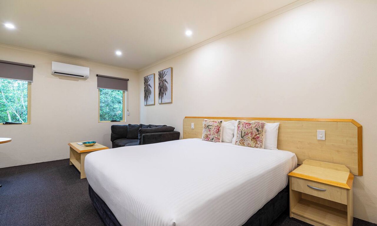 Woombye Hotel | Red Bridge Motor Inn