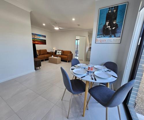 Box Hill Apartment | RedFlamesRetreat-Gables-Box Hill-Marayla-Family Friendly-Free Parking & Wifi