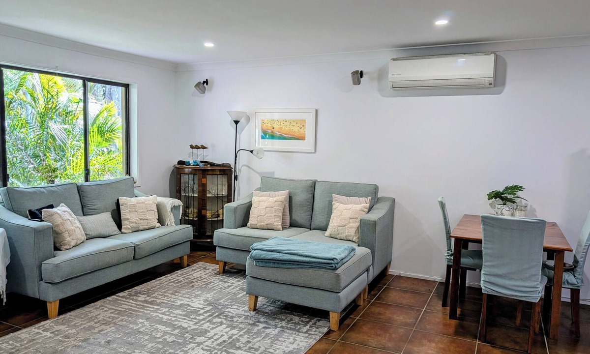 Terrigal House | Relax and unwind in natural setting near Terrigal lagoon & beach