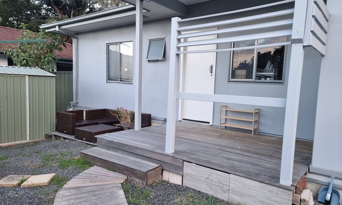 Miranda House | Relax in a Garden Retreat: Steps to Beaches,Shops,Stations and sdyney CBD.
