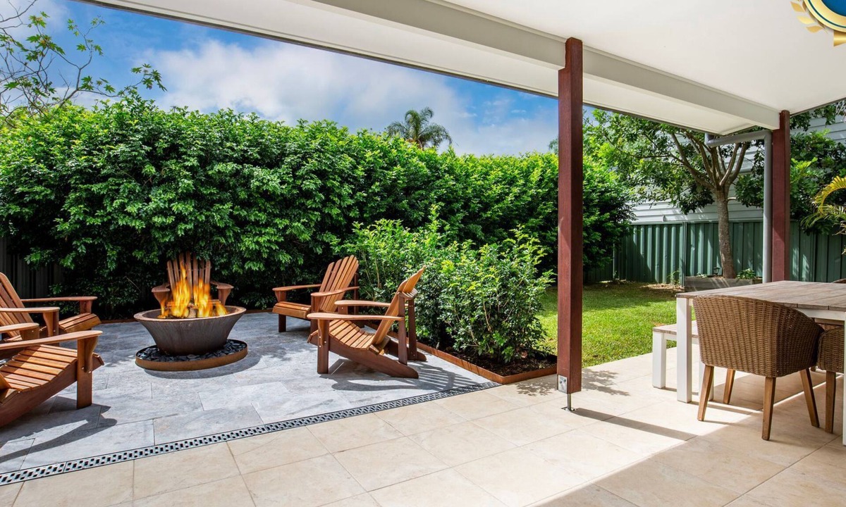 Umina Beach House | Rest - Pet Friendly with Outdoor Bath - 3 Mins Walk to Beach