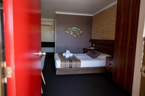 Sarina Hotel | Sarina Motor Inn
