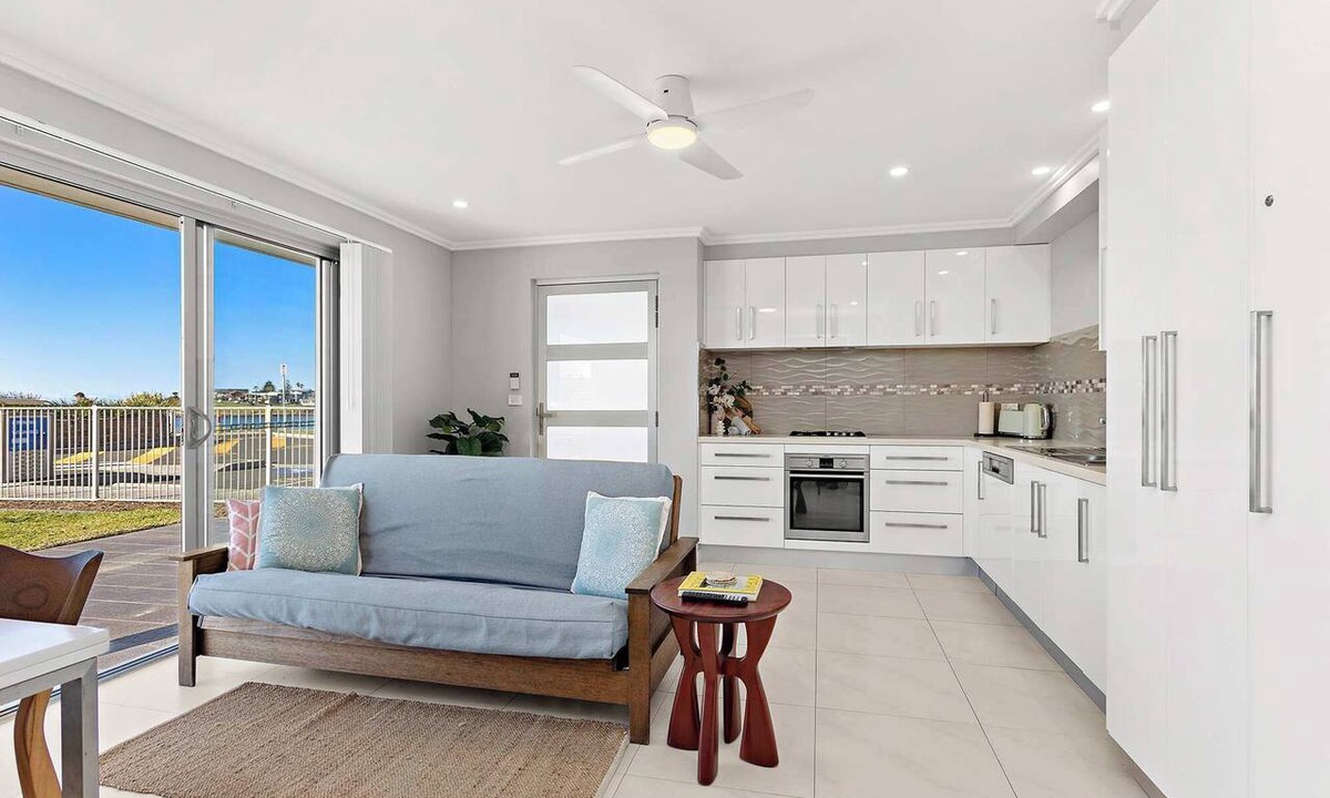 Warilla Apartment | Seabreeze on the Beach "Brise"