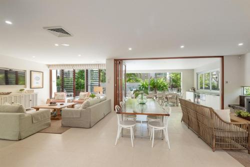 Yaroomba Villa | SeaEasta