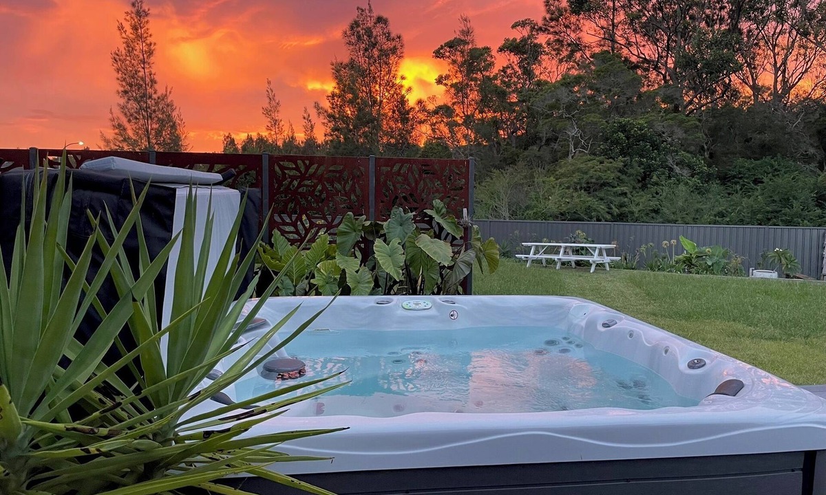 Morisset House | Secret Garden Retreat Lake Mac Winter Stay Spa