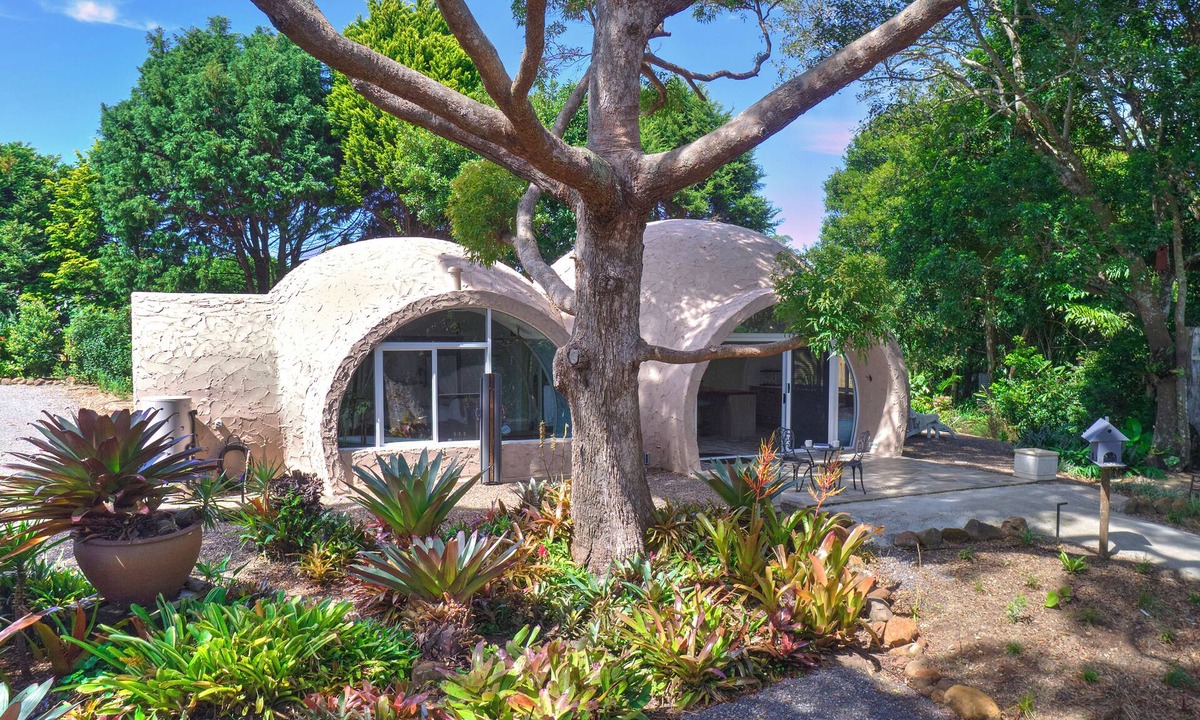 Flaxton House | Serene Flaxton igloo with garden views - sauna & cold plunge