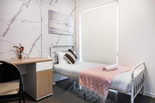 Gregory Hills House | Serene Single Room - Convenient Location in Gregory Hills - Shared Bathroom