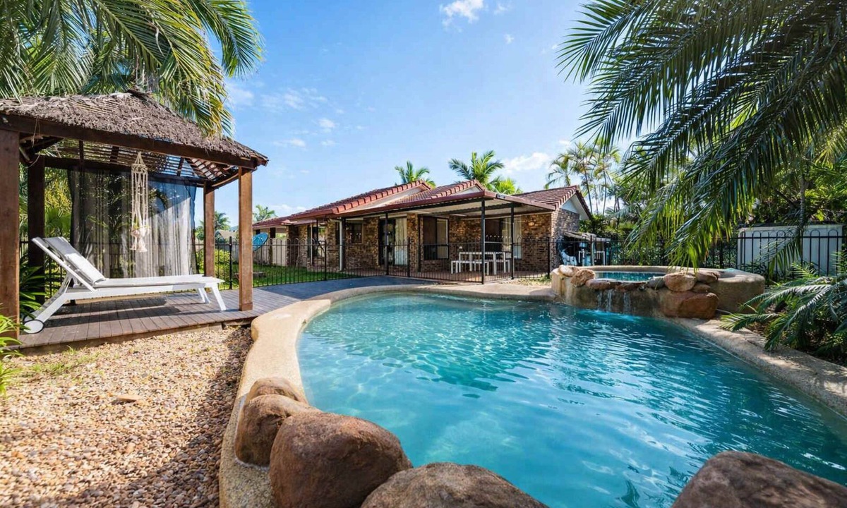 Kirwan House | Serene Townsville Retreat with Pool & Alfresco, Sleeps 7