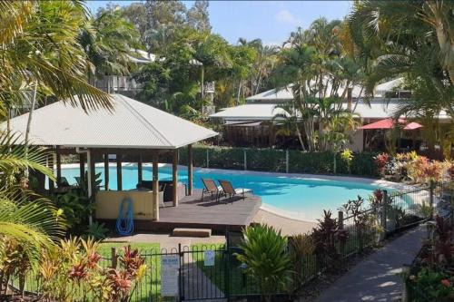 Noosaville Apartment | Serenity style and space in tropical surrounds