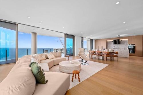 Broadbeach Apartment | Signature Oceanview Residence 2 Car Spaces