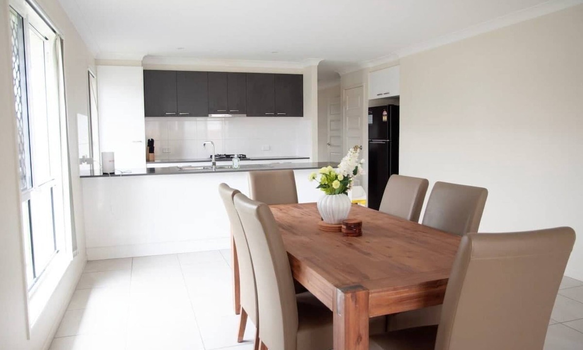Springfield Lakes House | Spacious 4 bedrooms house in Springfield lakes