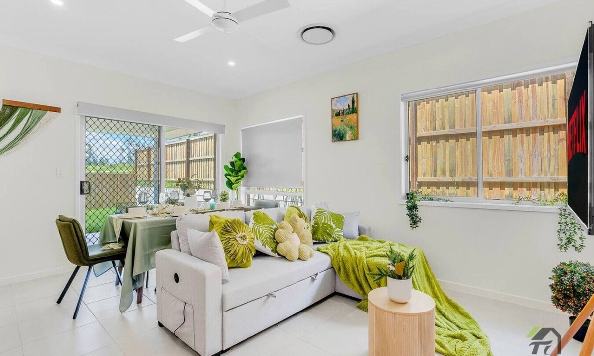 Deebing Heights House | Spacious 5-Bedroom Home in Deebing Heights