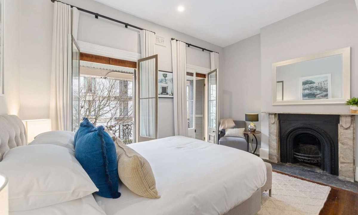 Millers Point Apartment | Spacious Inner-City House with Balcony Views