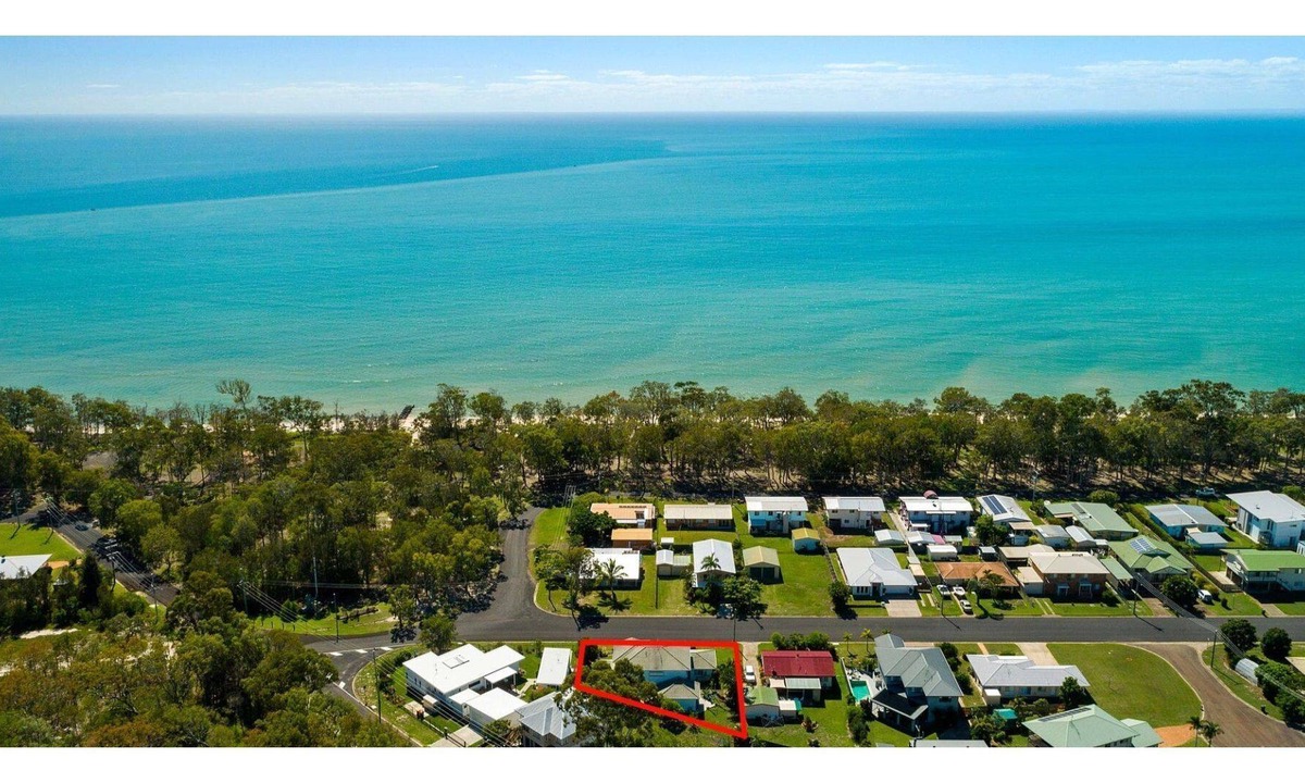 Traviston House | Stonesthro - Burrum Heads- Close To Beach - 5BR- Aircon