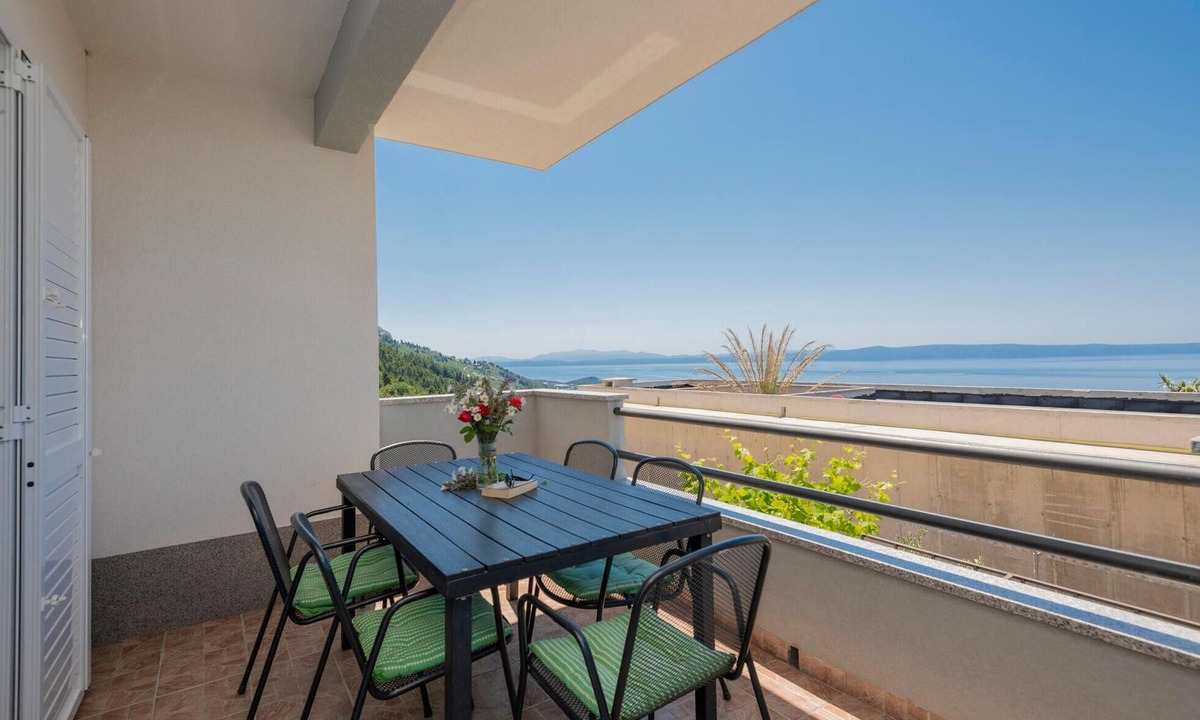 Veliko Brdo Apartment | Stunning apartment in Makarska with WiFi