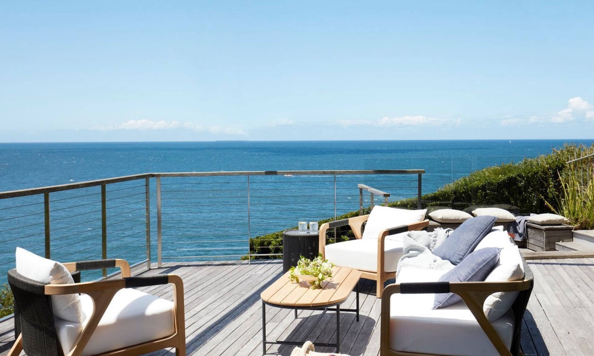 Whale Beach House | Stunning beachside Villa located 100m from iconic Whale beach, what a spectacular experience.