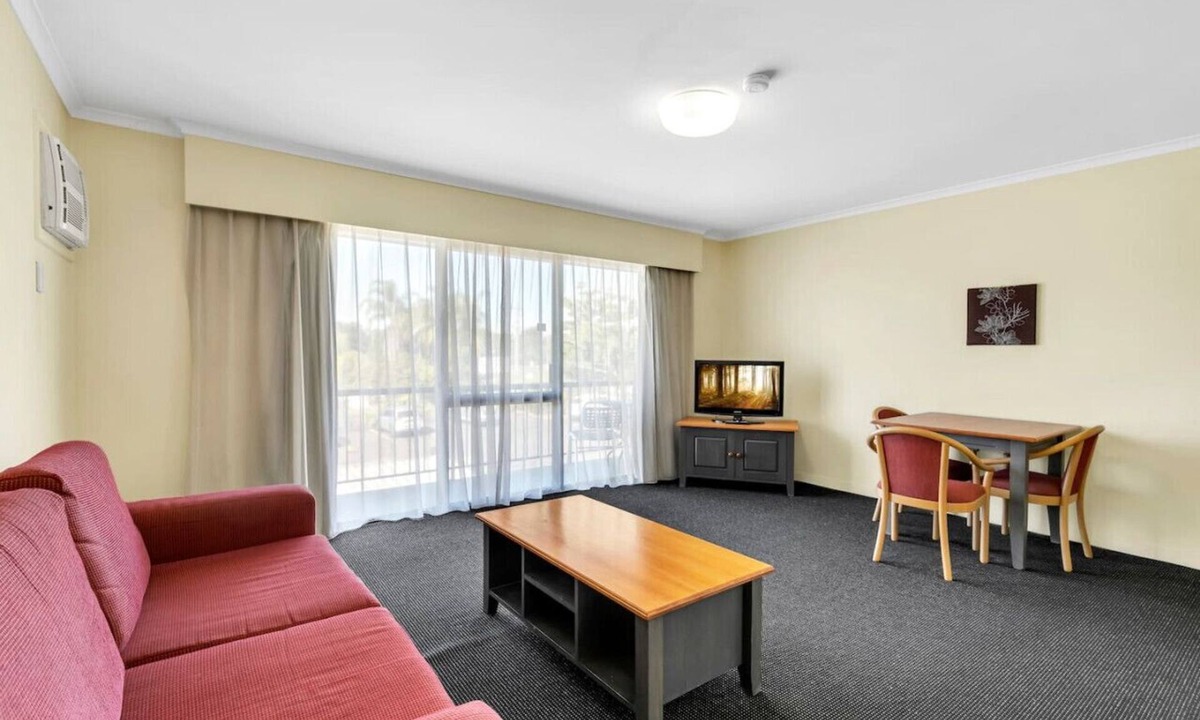 Mount Ommaney Bed & Breakfast | Suite with Kitchen, WiFi & Easy Access to Motorway