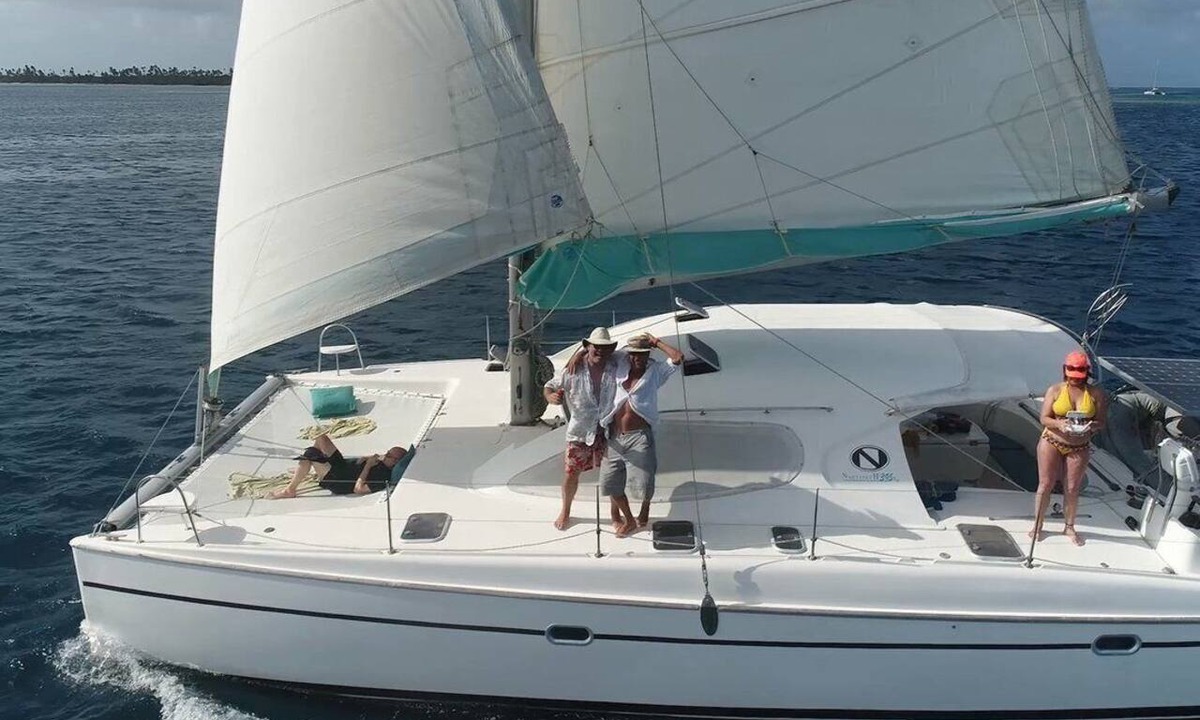 Carti Tupile Boat Rental | Sun-Kissed Sailing: A Tropical Escape to Islas San Blas
