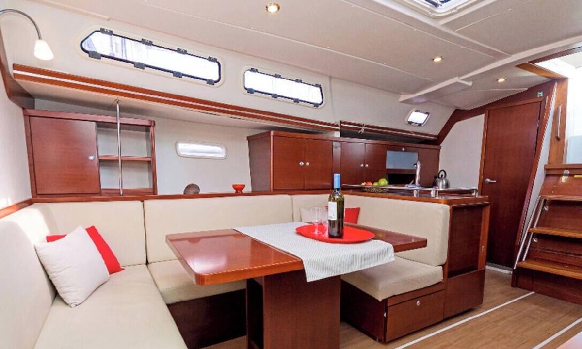 Piraeus Boat Rental | Sun-Kissed Sailing Adventure in Islas Sarónicas