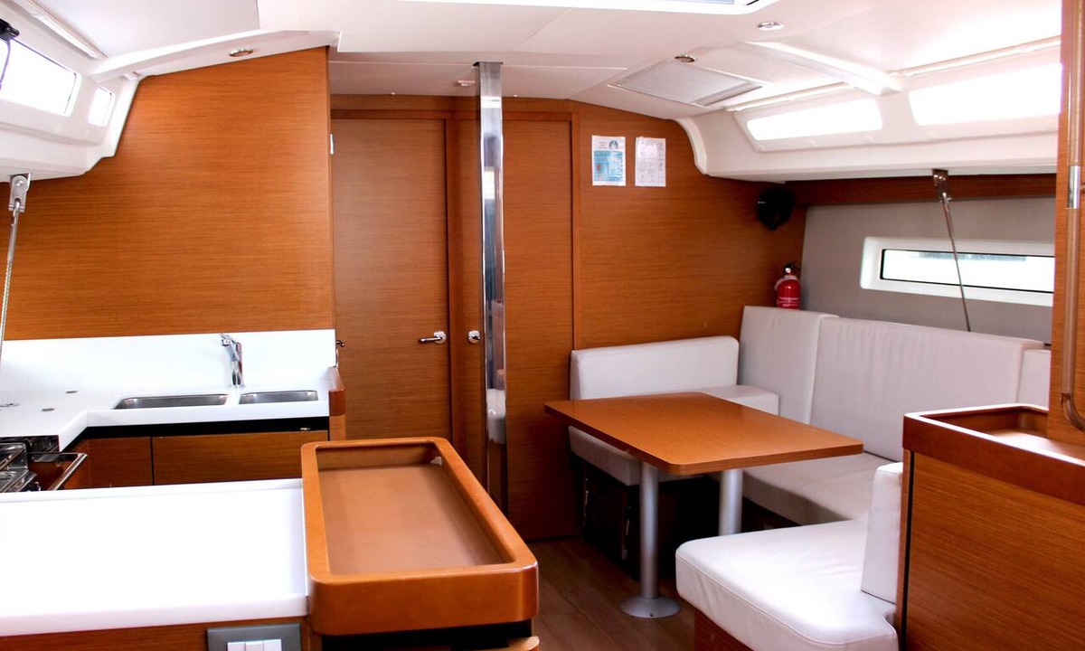 Pasalimani Boat Rental | Sun-Kissed Sailing Adventure in Islas Sarónicas