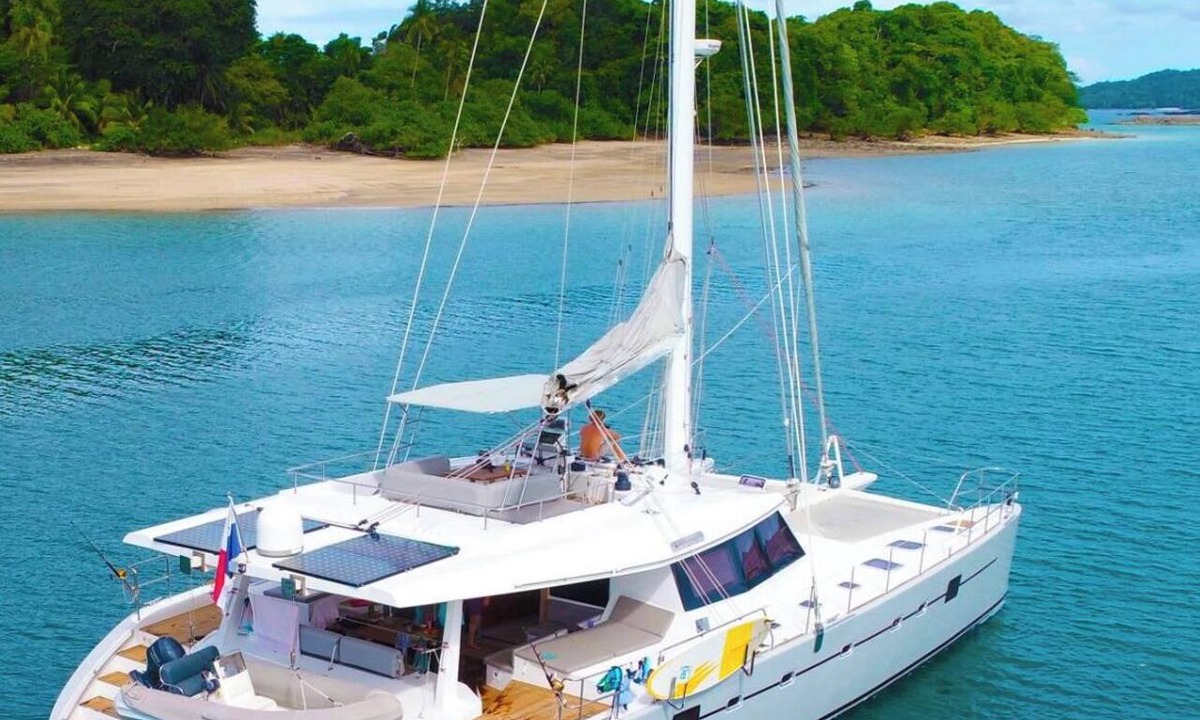 Carti Tupile Boat Rental | Sun-Kissed Sailing Adventure in San Blas Islands