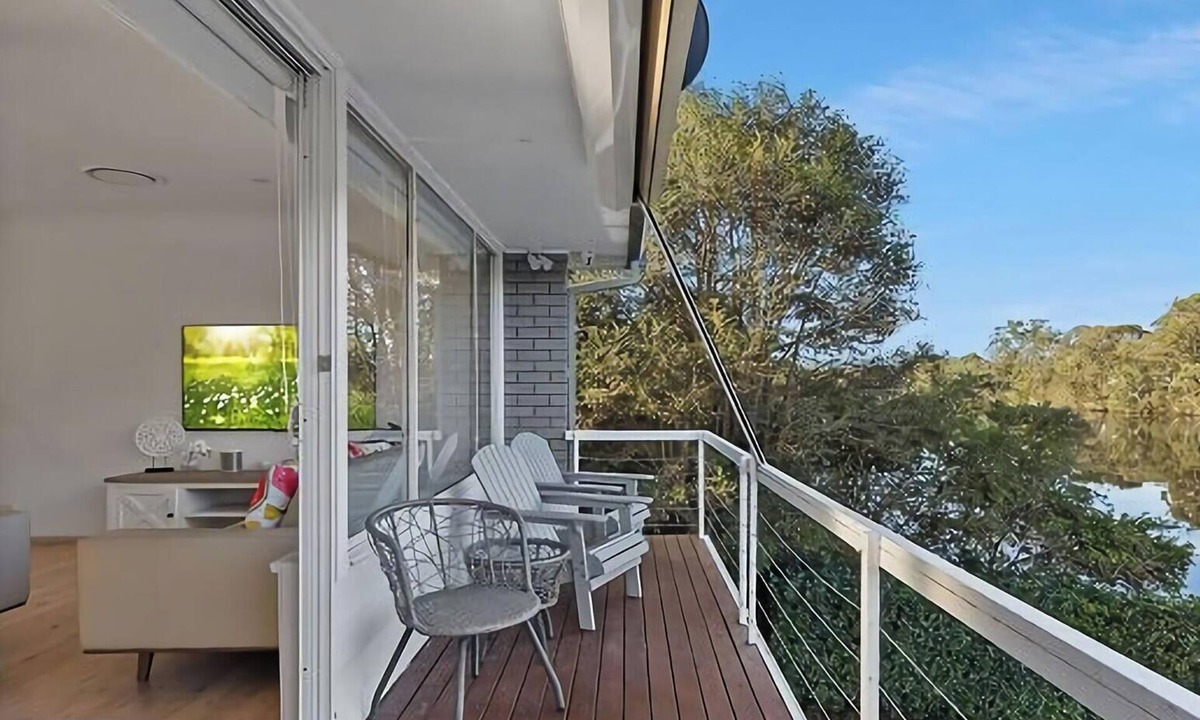 Wyong House | Sunrise Wyong River - Riverfront, Tennis court & Kayak's