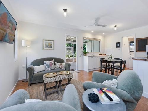 Maleny Apartment | Sweet Cottage, sleeps 4 - stroll to Maleny