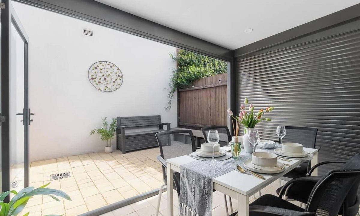 Sydenham House | Sydenham | Near Station, Airport & Marrickville