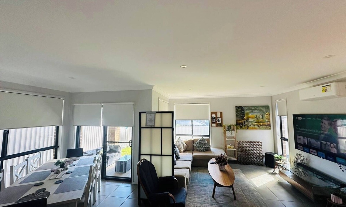 Austral House | Sydney's Leading 5 Bedroom home with AC, TVs and Study - Home away from home
