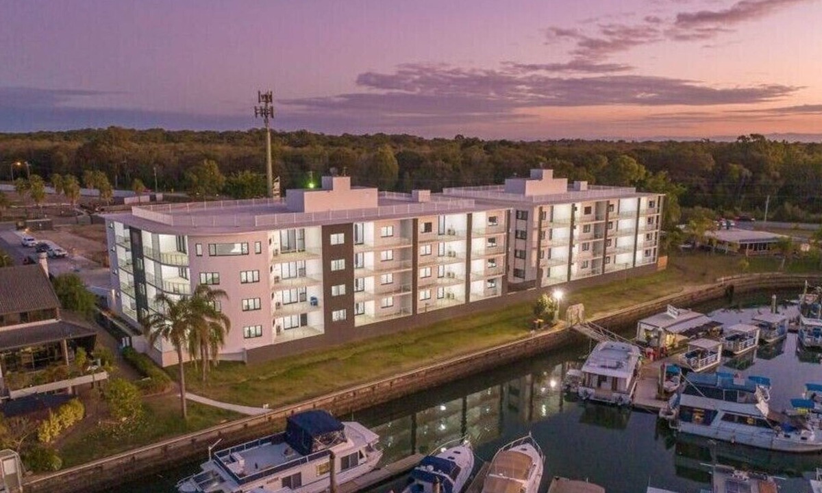 Sandstone Point Apartment | The Chic Marina Escape
