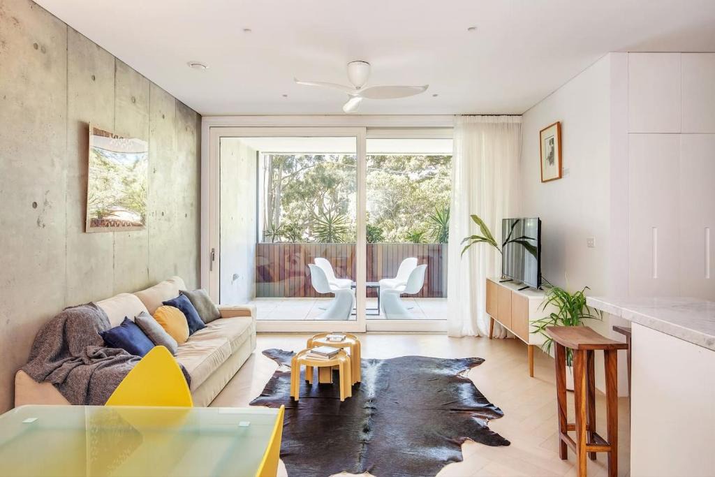 Alexandria Apartment | 'The Fern' Bright Urban Escape near Dining & Shops