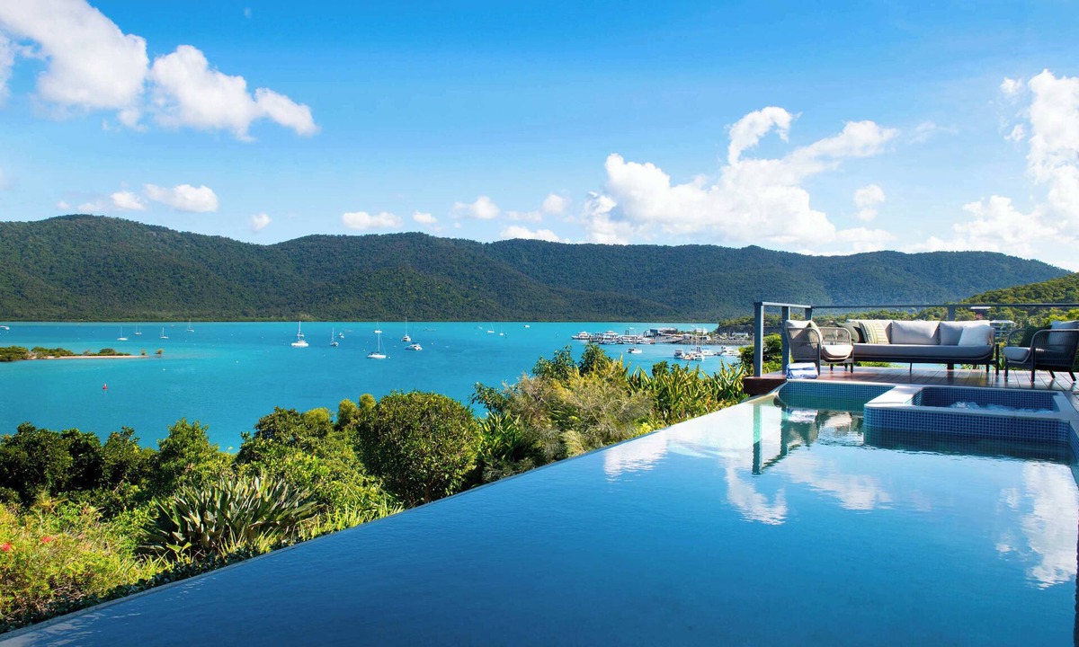 Shute Harbour House | 'The Point' Whitsunday Escape with Ocean Views