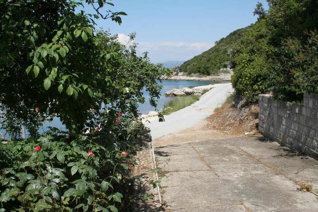 Orebic Apartment | Three bedroom apartment near beach Cove Velika Prapratna, Pelješac (A-4515-a)