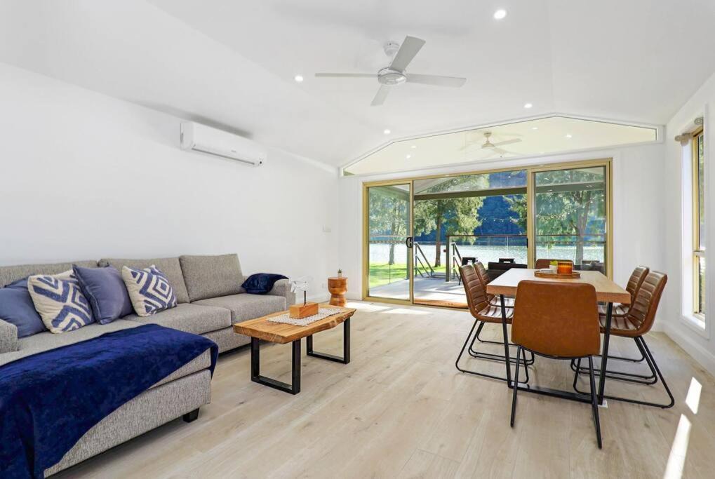 Wisemans Ferry Villa | Tranquil villa by the river.