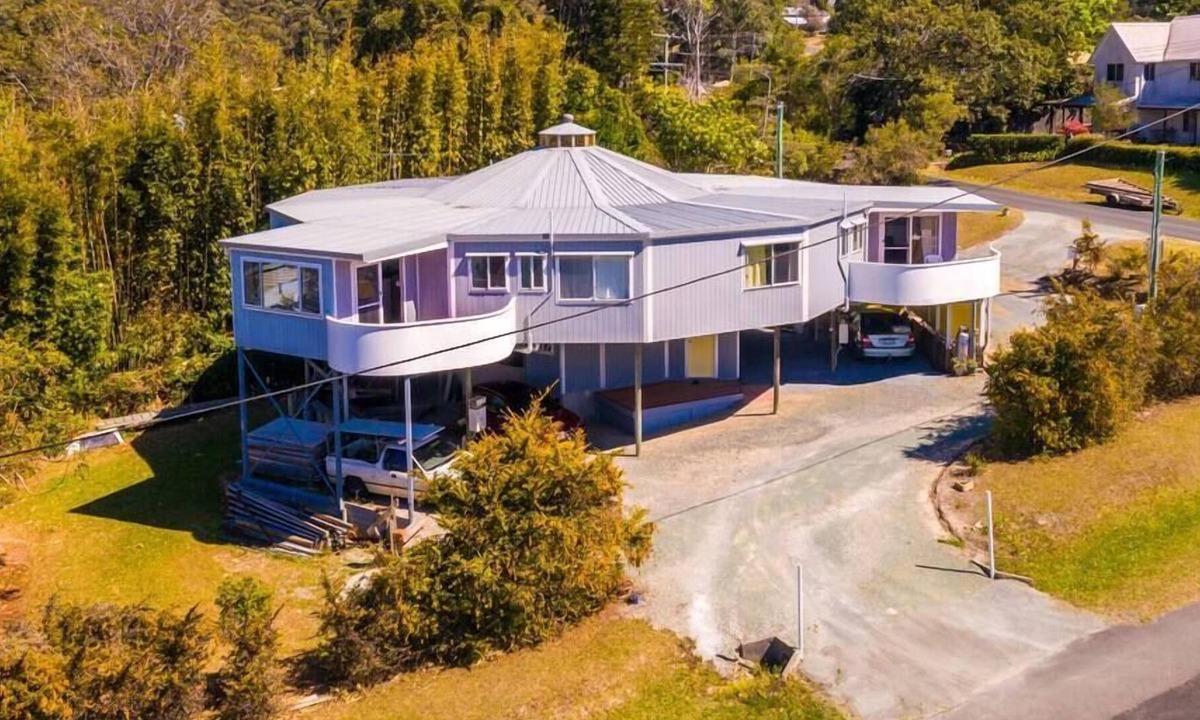Eagle Heights House | TRI-LIVING WITH COASTAL VIEWS / TAMBORINE MOUNTAIN