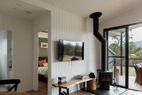 Rathdowney House | Tuckeroo Cottages - Cockatoo Cottage