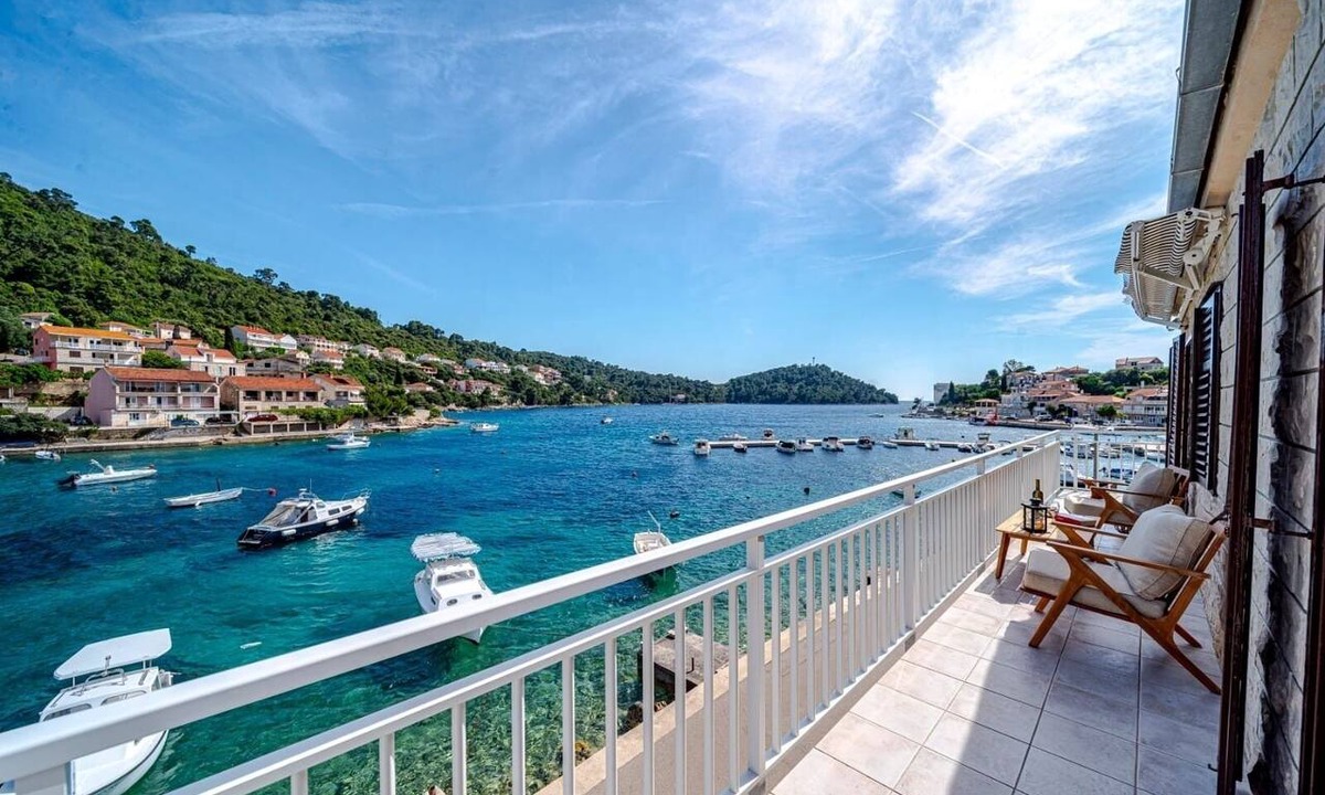 Brna Apartment | Two bedroom apartment with balcony and sea view Brna, Korčula (A-561-b)