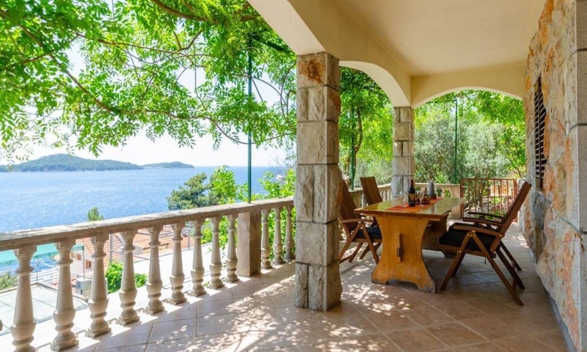 Prizba Apartment | Two bedroom apartment near beach Prižba, Korčula (A-10063-c)
