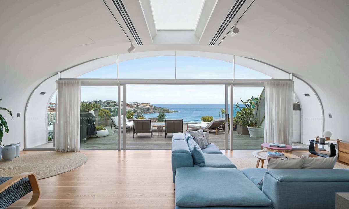 Bondi Beach Apartment | Two Level Penthouse - 180 Degree View of Bondi Beach