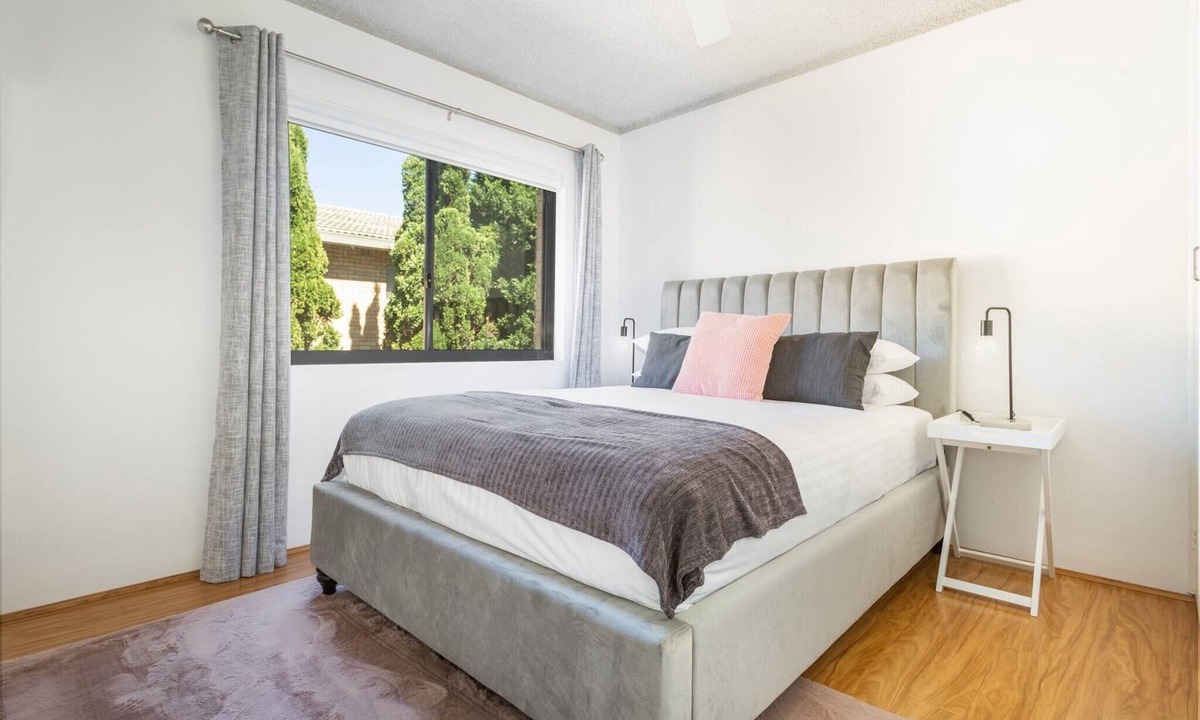 Neutral Bay Apartment | Unit With Balcony, Backyard and Parking Near Shops