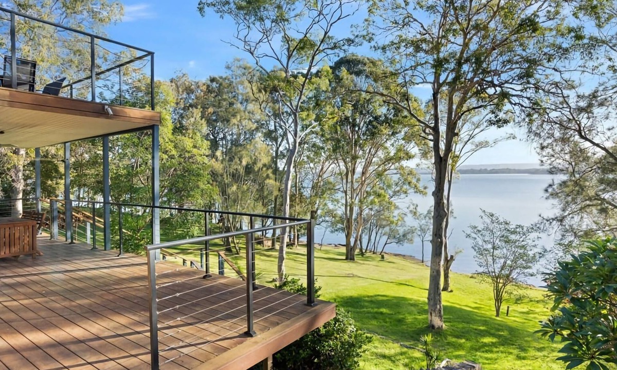 Wangi Wangi House | Waterfront Treetops Getaway